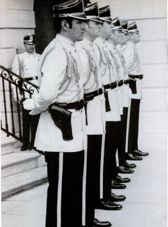 white-house-secret-service-uniforms-nixo