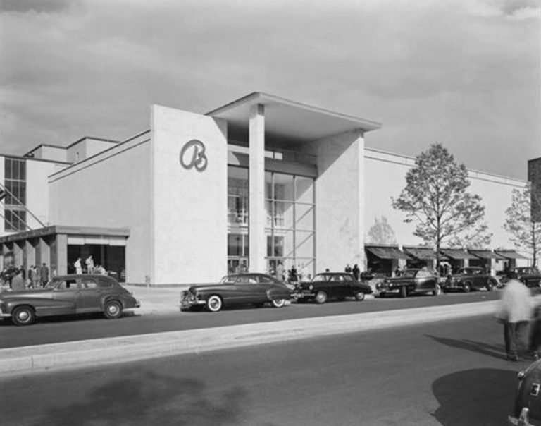 Bloomingdale's, Fresh Meadows, New York